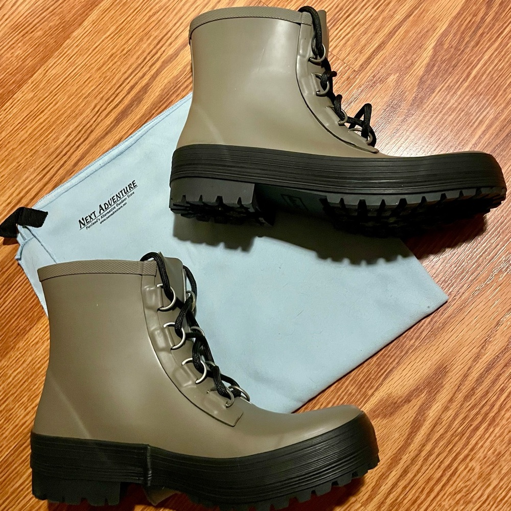 Chooka Lace-Up Waterproof Ankle Boots in Dark Taupe sz 8, NIB
